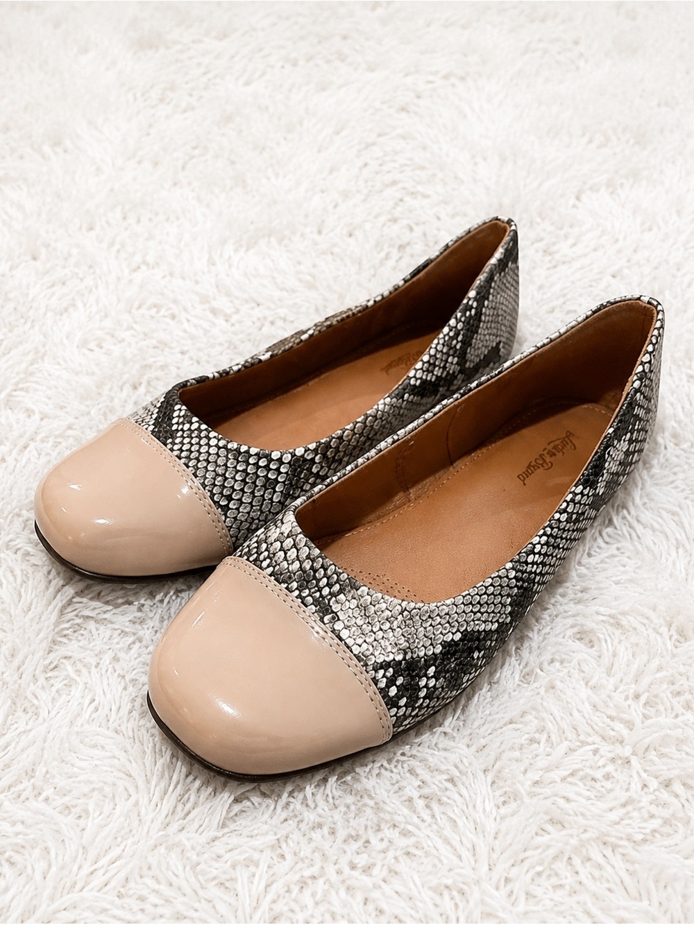 NWOT Reptile print flats size 7 1/2
